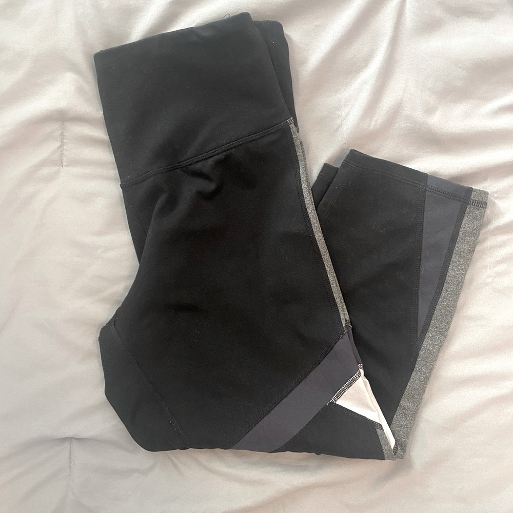 C9 by Champion 3/4 Length Athletic Leggings. Black, Gray, White. Size Large.